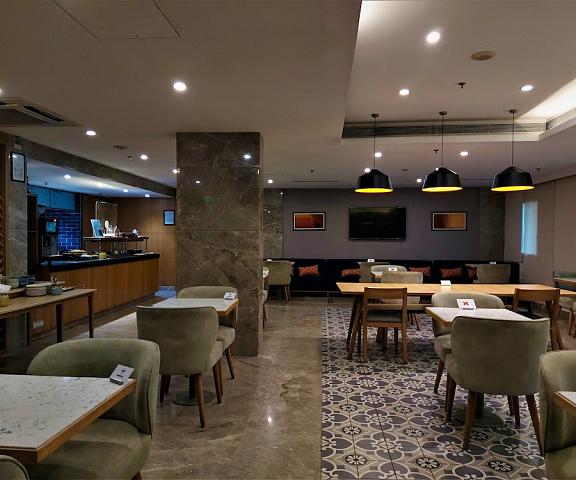 Holiday Inn Express Ahmdabad Prahlad Nagar, an IHG Hotel Gujarat Ahmedabad Restaurant