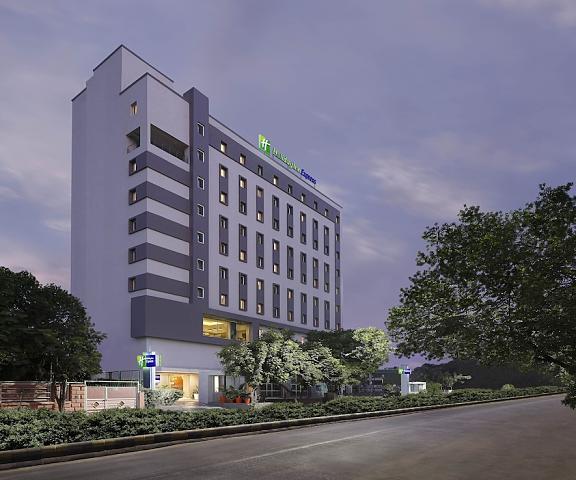 Holiday Inn Express Ahmdabad Prahlad Nagar, an IHG Hotel Gujarat Ahmedabad Exterior Detail