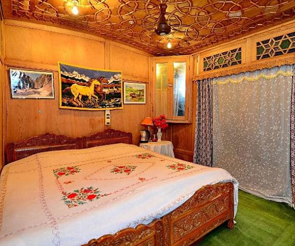Golden Crest Houseboat Jammu and Kashmir Srinagar 
