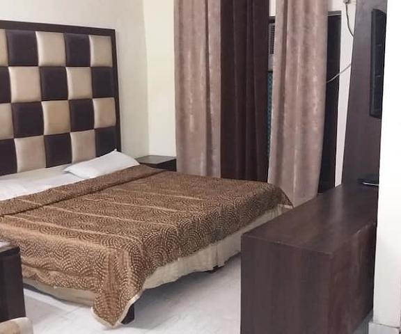 Hotel Dreamz Haryana Karnal room