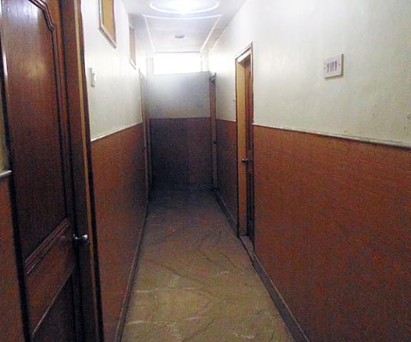 Hotel Tara Deluxe Jammu and Kashmir Katra Corridors