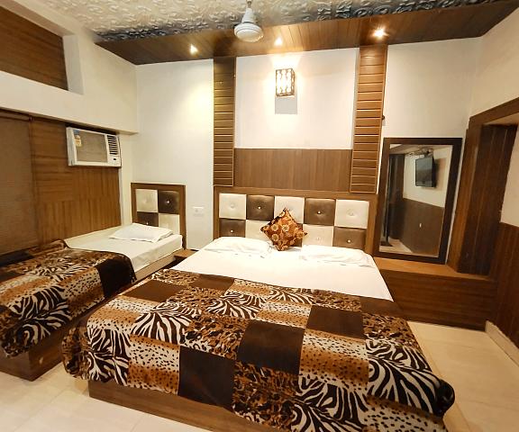 Hotel Revoli Punjab Amritsar Triple Bed Non A.c