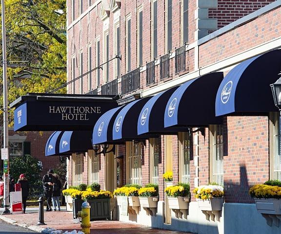 Hawthorne Hotel New Hampshire Salem Entrance