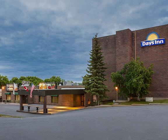 Days Inn & Conference Centre by Wyndham Renfrew Ontario Renfrew Exterior Detail