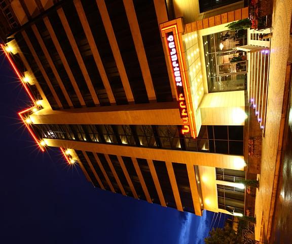 New Nairi Hotel null Yerevan Entrance