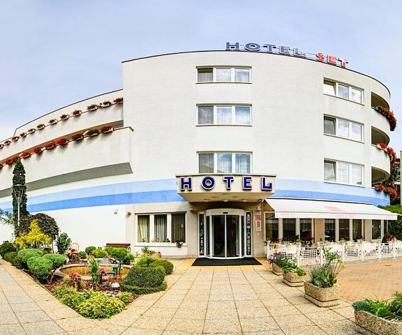 Hotel SET null Bratislava Entrance