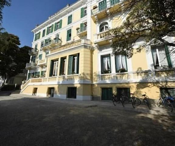 Hotel Petit Royal Liguria Ospedaletti Exterior Detail