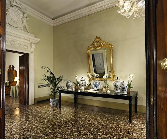 Al Palazzo del Marchese di Camugliano Tuscany Florence Lobby