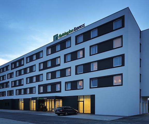 Holiday Inn Express Friedrichshafen, an IHG Hotel Baden-Wuerttemberg Friedrichshafen Facade