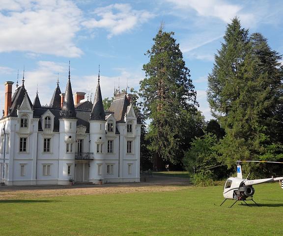 Château de la Motte Auvergne-Rhone-Alpes Noailly Facade