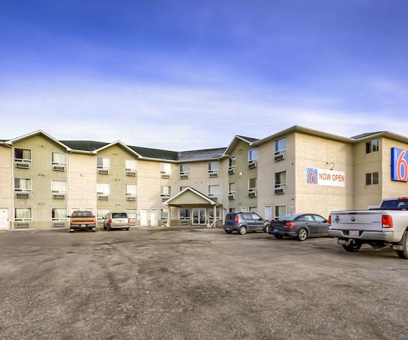 Motel 6 Regina, SK Saskatchewan Regina Entrance