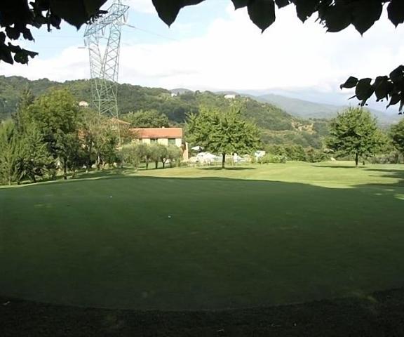 Cà del Moro Resort Tuscany Pontremoli Property Grounds