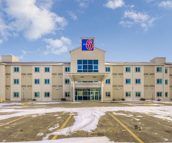Motel 6 Estevan, SK Saskatchewan Estevan Facade