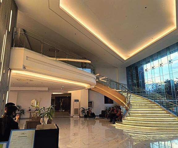 The Golden Peak Hotel & Suites powered by Cocotel null Cebu Lobby