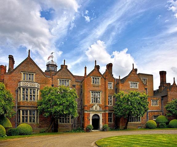 Great Fosters - A Small Luxury Hotel England Egham Facade