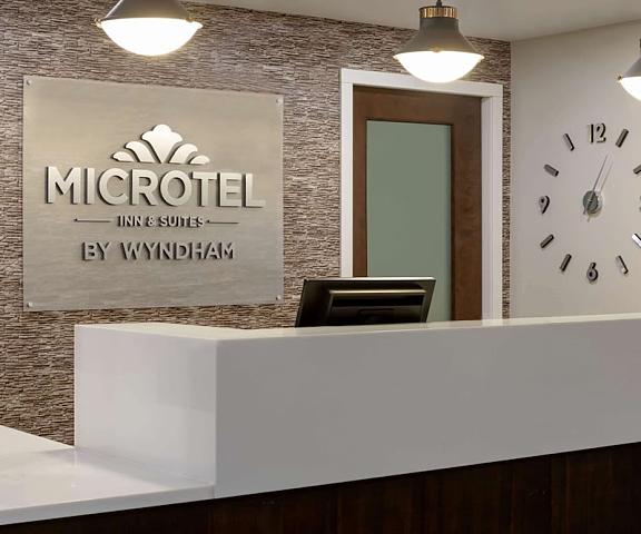 Microtel Inn & Suites by Wyndham Weyburn Saskatchewan Weyburn Lobby