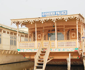 Sheikh Palace Houseboat image 3 