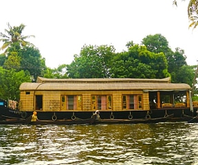 Tharangini Houseboats image 3 